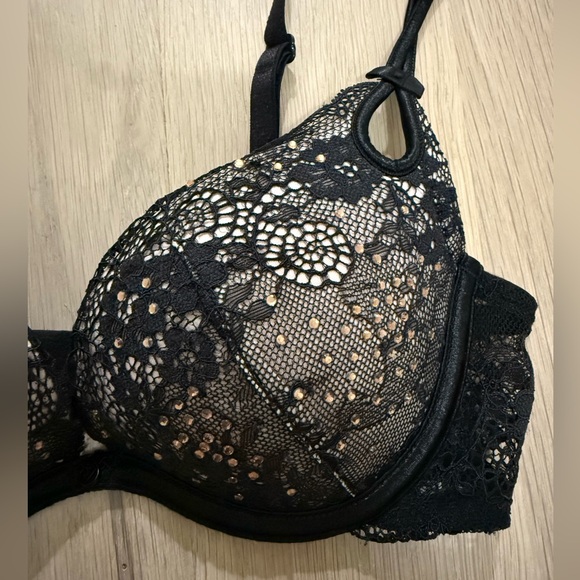Victoria’s Secret embellished lace push up bra - Picture 2 of 14